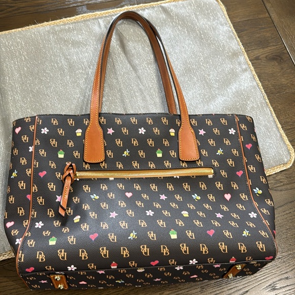 Dooney & Bourke Gretta Ashton novelty heart ❤️ & cupcake leather tote - Picture 6 of 9